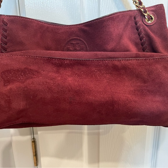 Tory Burch suede bag with gold chain straps - Picture 4 of 10